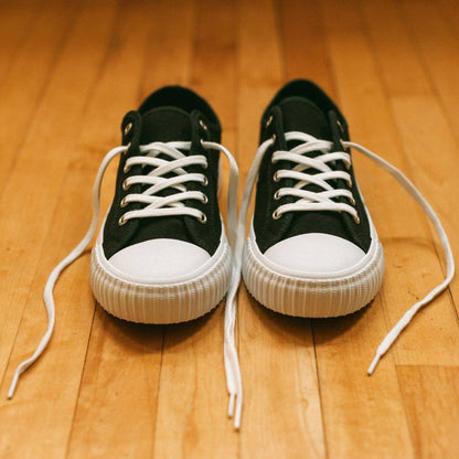 Low-top canvas sneakers black