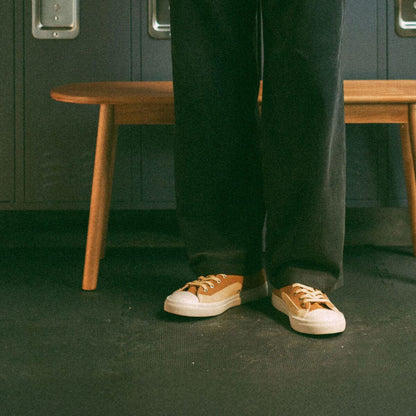 Gold low-cut shoes