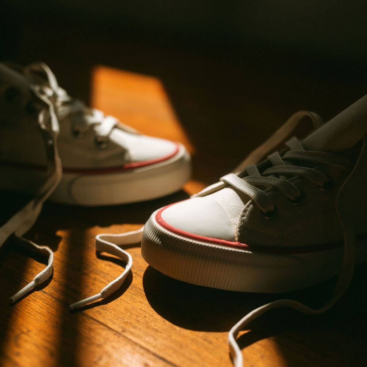 All-American Low-Top Antique White/Crimson