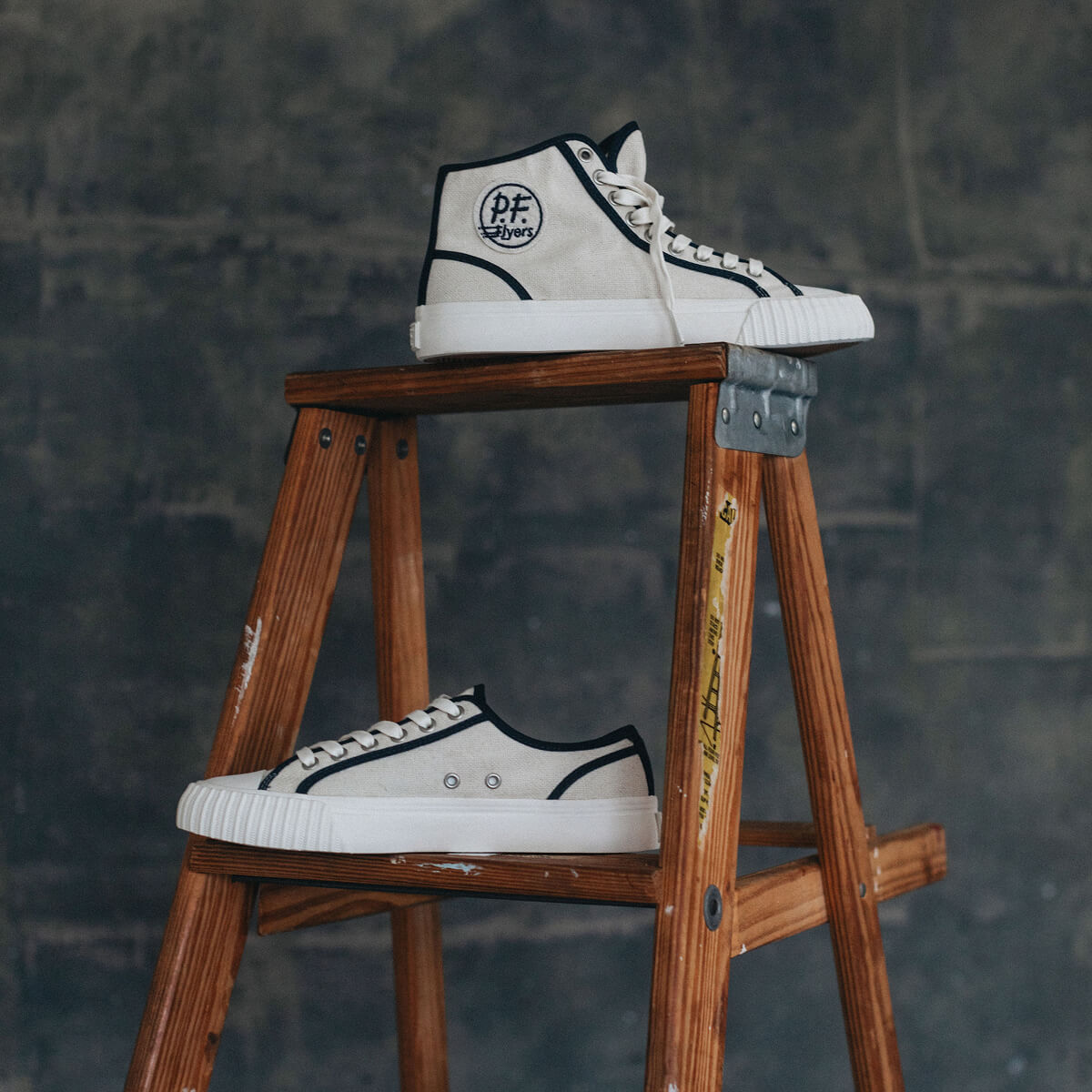 Center Low-Top Off White/Navy