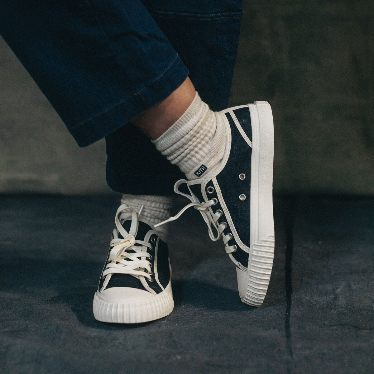 Center Low-Top Navy/Off White