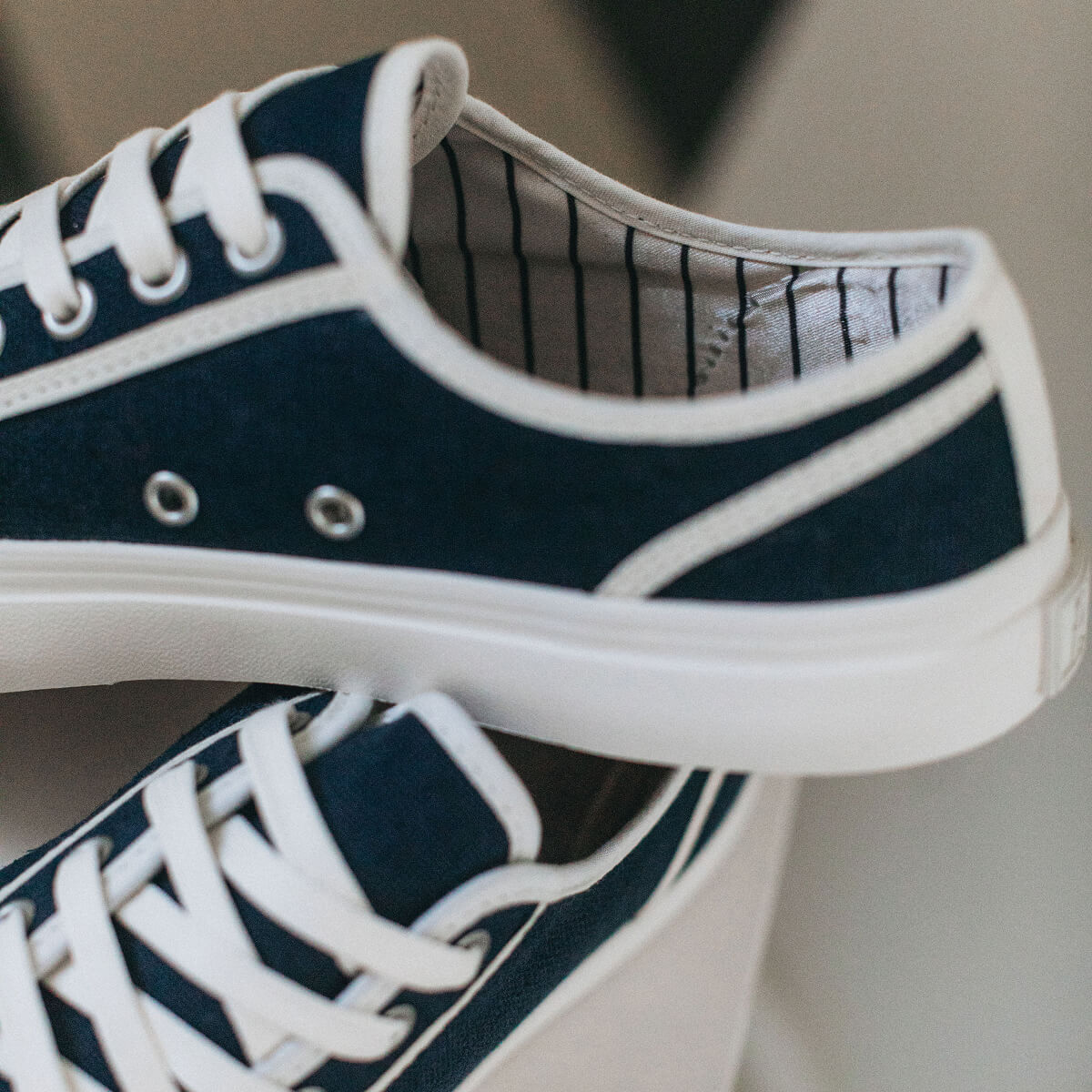 Center Low-Top Navy/Off White