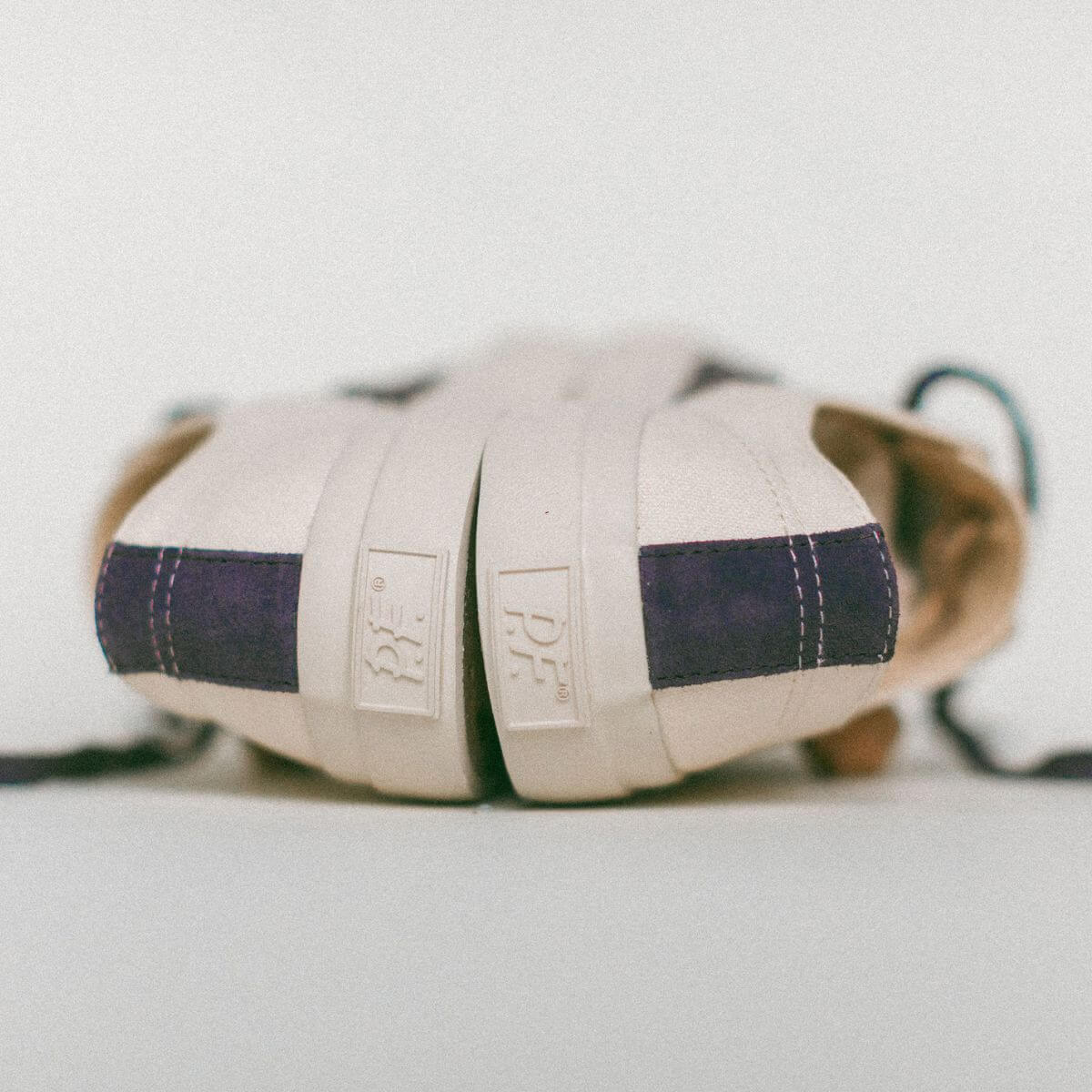 Retro low-top canvas sneakers